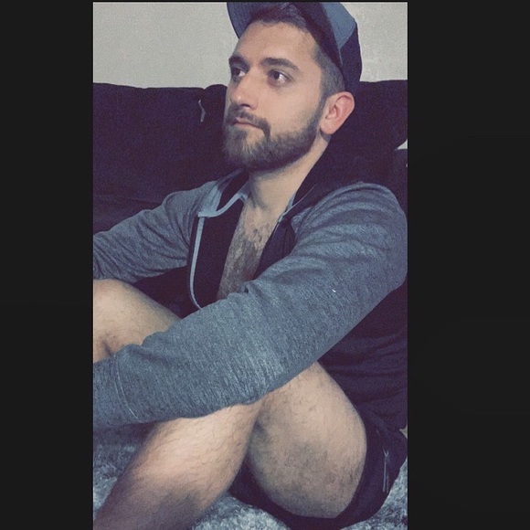 Meet your Posher. - Picture 4 of 6